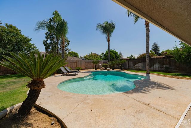 11123 Coachlight Court, Bakersfield, CA 93312