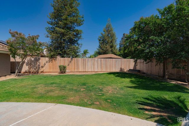 11123 Coachlight Court, Bakersfield, CA 93312