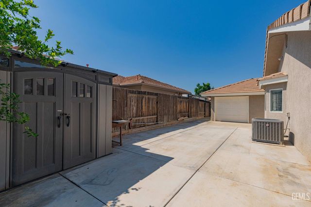 11123 Coachlight Court, Bakersfield, CA 93312