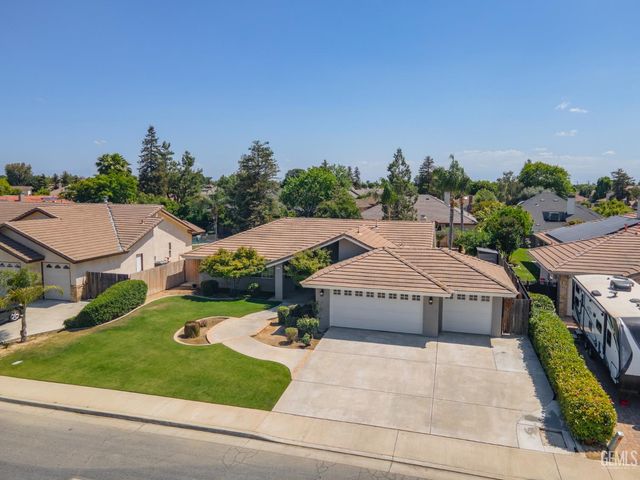 11123 Coachlight Court, Bakersfield, CA 93312