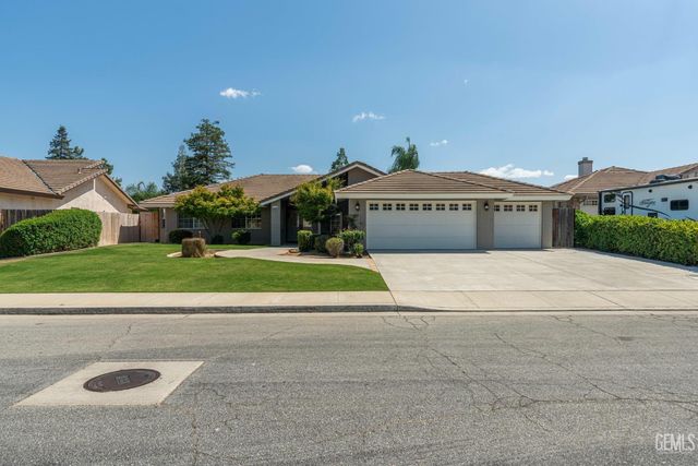 11123 Coachlight Court, Bakersfield, CA 93312
