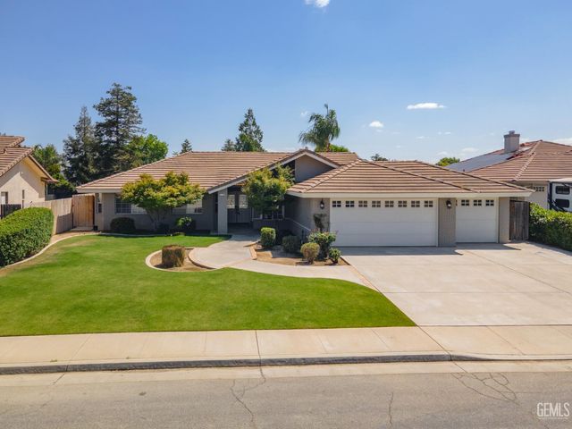 11123 Coachlight Court, Bakersfield, CA 93312