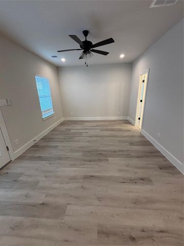 108 E 44th Street B, Houston, TX 77018