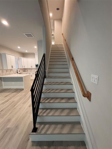 108 E 44th Street B, Houston, TX 77018