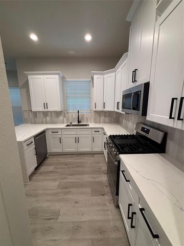 108 E 44th Street B, Houston, TX 77018