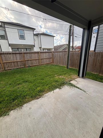 108 E 44th Street B, Houston, TX 77018