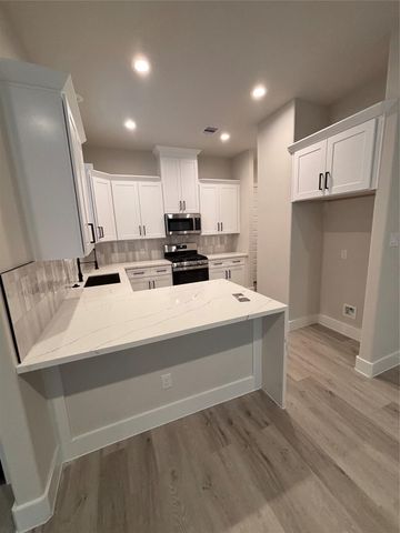 108 E 44th Street B, Houston, TX 77018