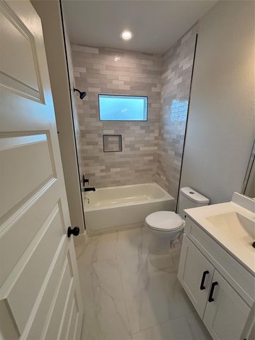 108 E 44th Street B, Houston, TX 77018