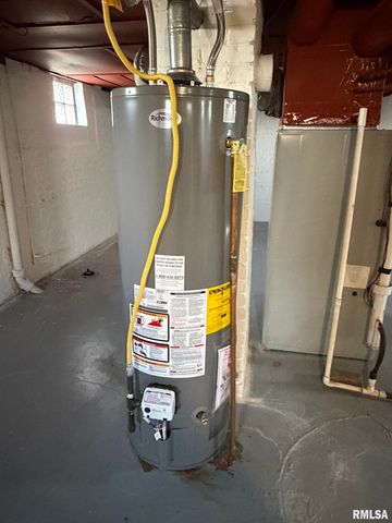 611 S ILLINOIS Street, Springfield, IL 62704