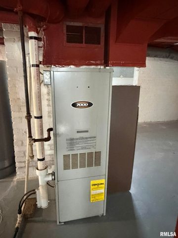 611 S ILLINOIS Street, Springfield, IL 62704