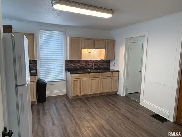 611 S ILLINOIS Street, Springfield, IL 62704