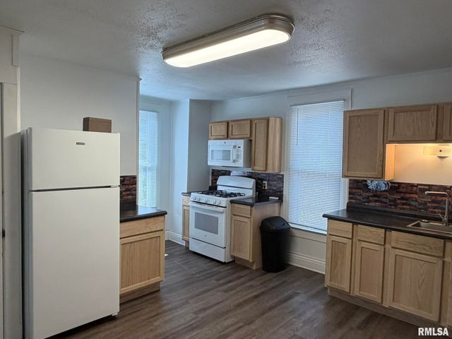 611 S ILLINOIS Street, Springfield, IL 62704