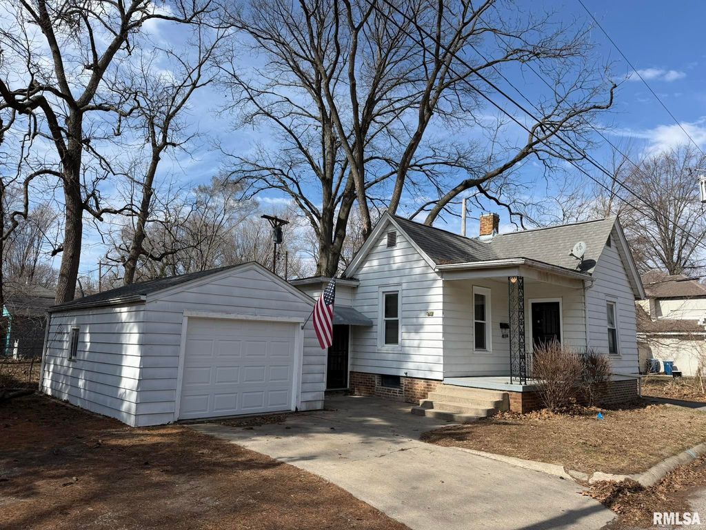 611 S ILLINOIS Street, Springfield, IL 62704