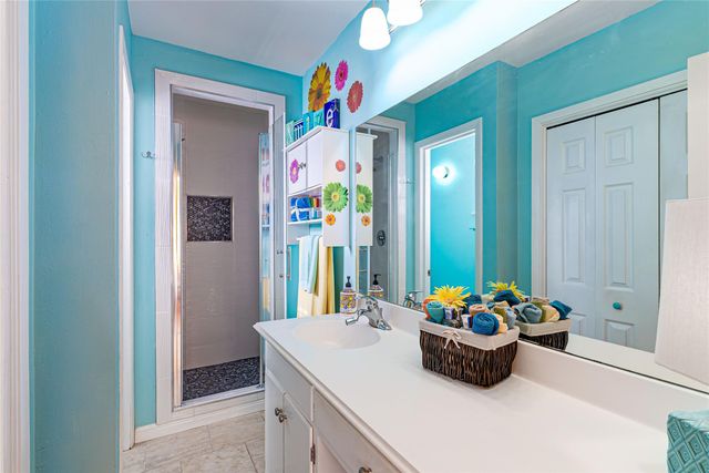 716 Sunrise Ave, Sunrise Beach, TX 78643