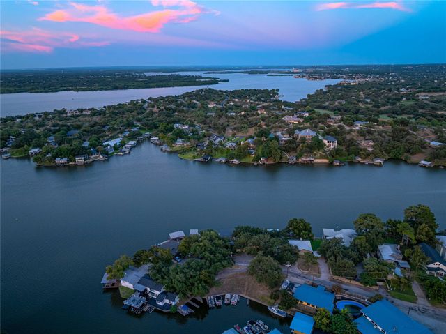 716 Sunrise Ave, Sunrise Beach, TX 78643