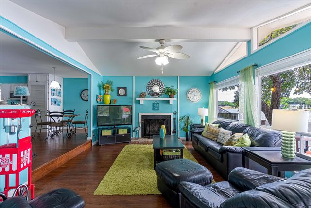 716 Sunrise Ave, Sunrise Beach, TX 78643