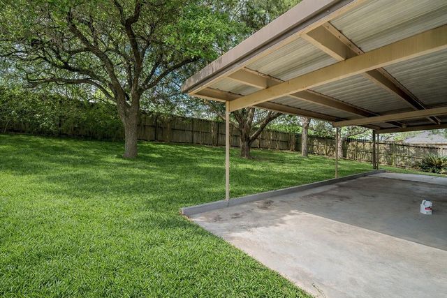 219 April Waters Drive W, Montgomery, TX 77356