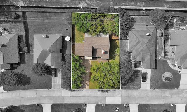 219 April Waters Drive W, Montgomery, TX 77356