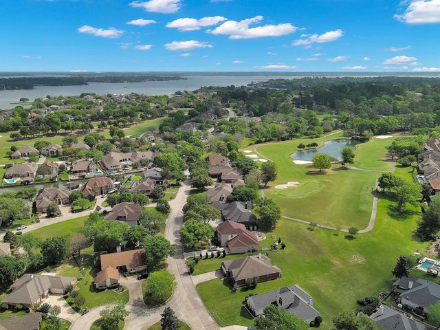 219 April Waters Drive W, Montgomery, TX 77356