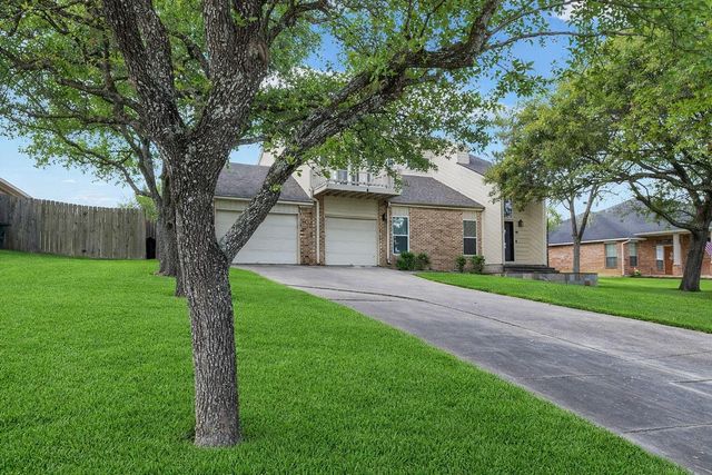 219 April Waters Drive W, Montgomery, TX 77356