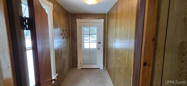 904 W A St, Iron Mountain, MI 49801