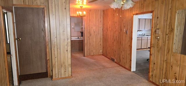 904 W A St, Iron Mountain, MI 49801