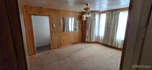 904 W A St, Iron Mountain, MI 49801