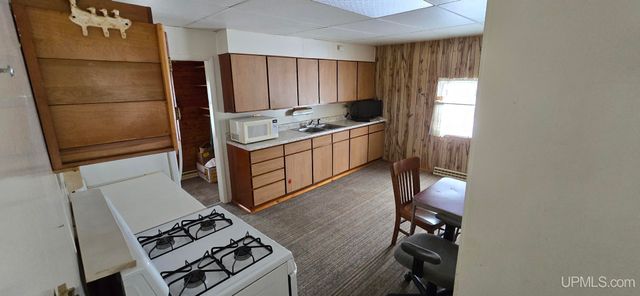 904 W A St, Iron Mountain, MI 49801