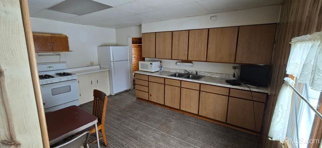 904 W A St, Iron Mountain, MI 49801