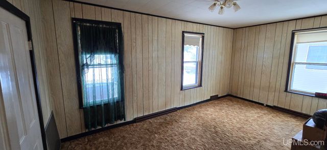 904 W A St, Iron Mountain, MI 49801