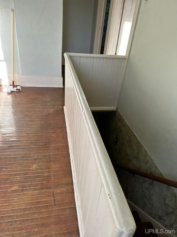 904 W A St, Iron Mountain, MI 49801