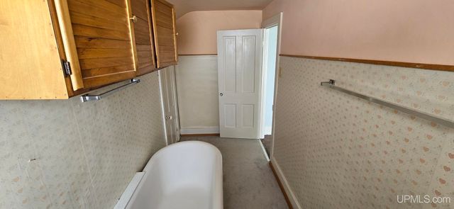 904 W A St, Iron Mountain, MI 49801