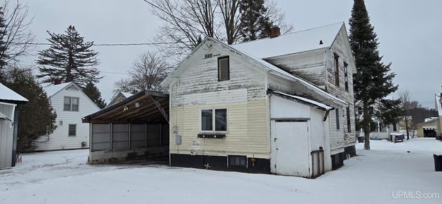 904 W A St, Iron Mountain, MI 49801