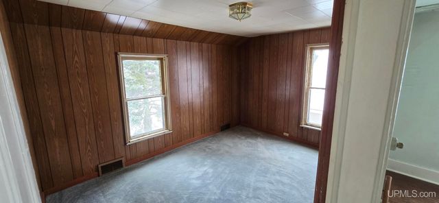 904 W A St, Iron Mountain, MI 49801