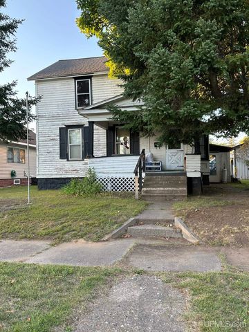 904 W A St, Iron Mountain, MI 49801