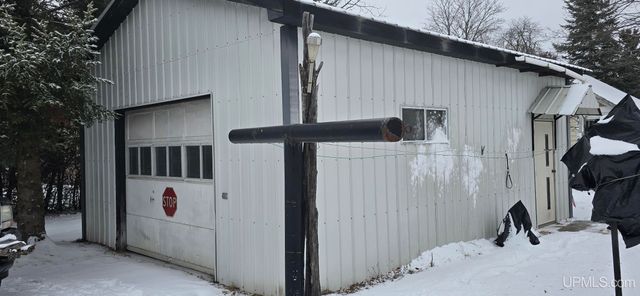 904 W A St, Iron Mountain, MI 49801