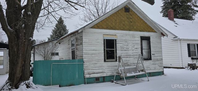 904 W A St, Iron Mountain, MI 49801