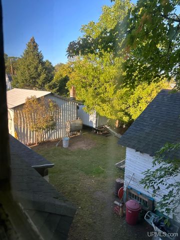 904 W A St, Iron Mountain, MI 49801