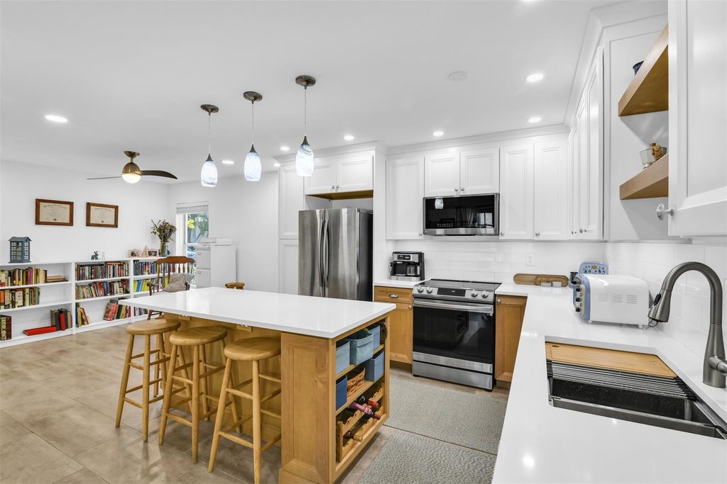 843 NW 98th Avenue, Plantation, FL 33324