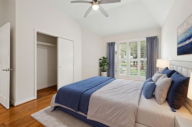 807 Woodfern Glen Lane, Pearland, TX 77584