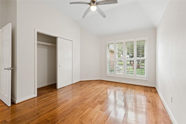 807 Woodfern Glen Lane, Pearland, TX 77584