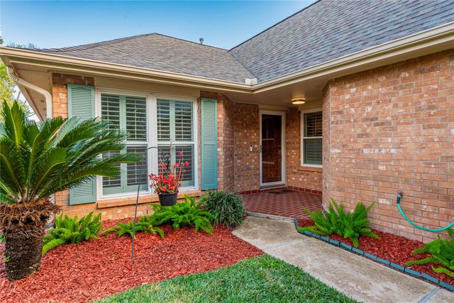 807 Woodfern Glen Lane, Pearland, TX 77584
