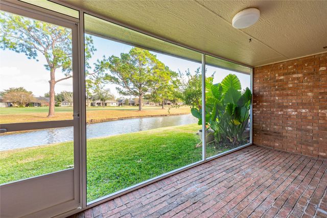 807 Woodfern Glen Lane, Pearland, TX 77584