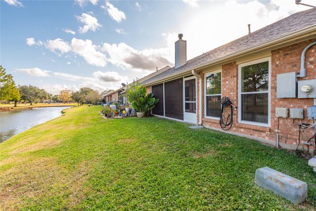 807 Woodfern Glen Lane, Pearland, TX 77584