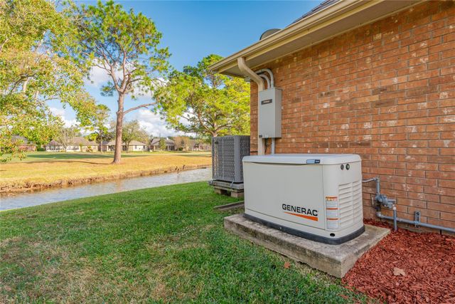 807 Woodfern Glen Lane, Pearland, TX 77584