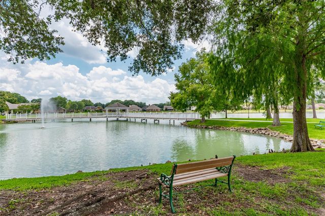 807 Woodfern Glen Lane, Pearland, TX 77584