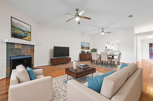 807 Woodfern Glen Lane, Pearland, TX 77584