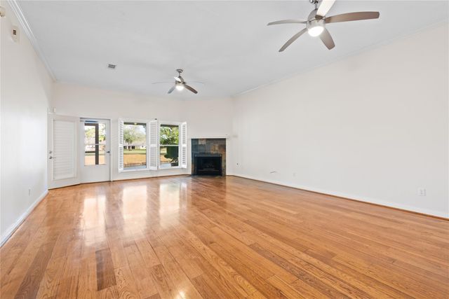 807 Woodfern Glen Lane, Pearland, TX 77584