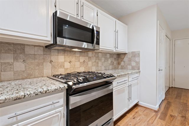 807 Woodfern Glen Lane, Pearland, TX 77584