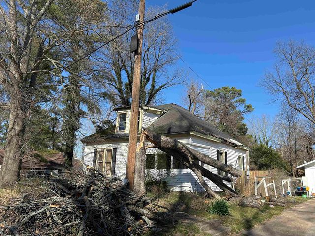 1030 N Izard St, Forrest City, AR 72335